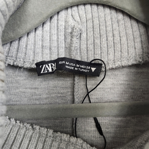 Zara Gray Sleeveless Turtleneck Sweatshirt - Picture 3 of 5